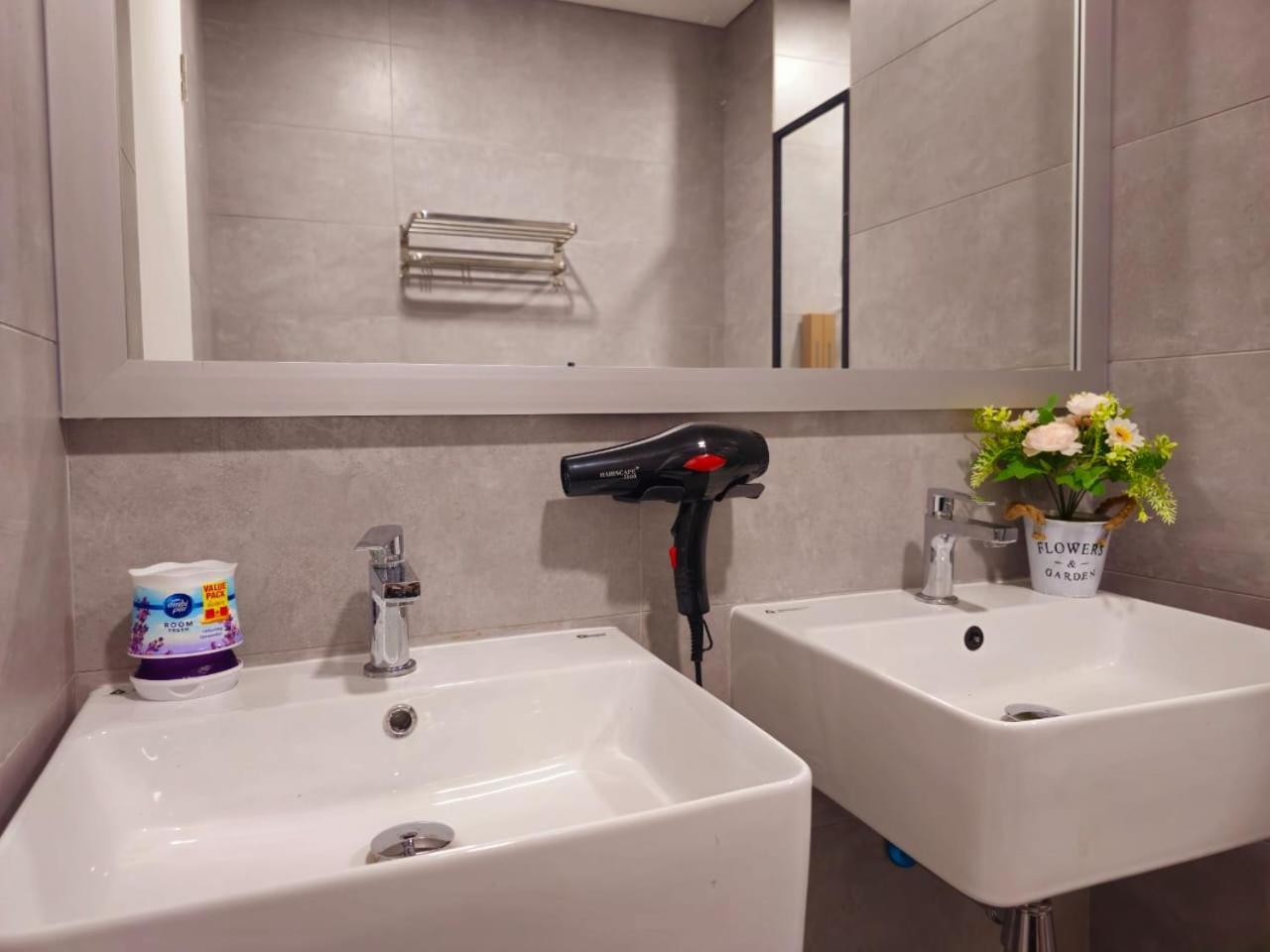 Cubic Botanical 2房1厕舒适与齐全设备适合家庭 Apartemen *