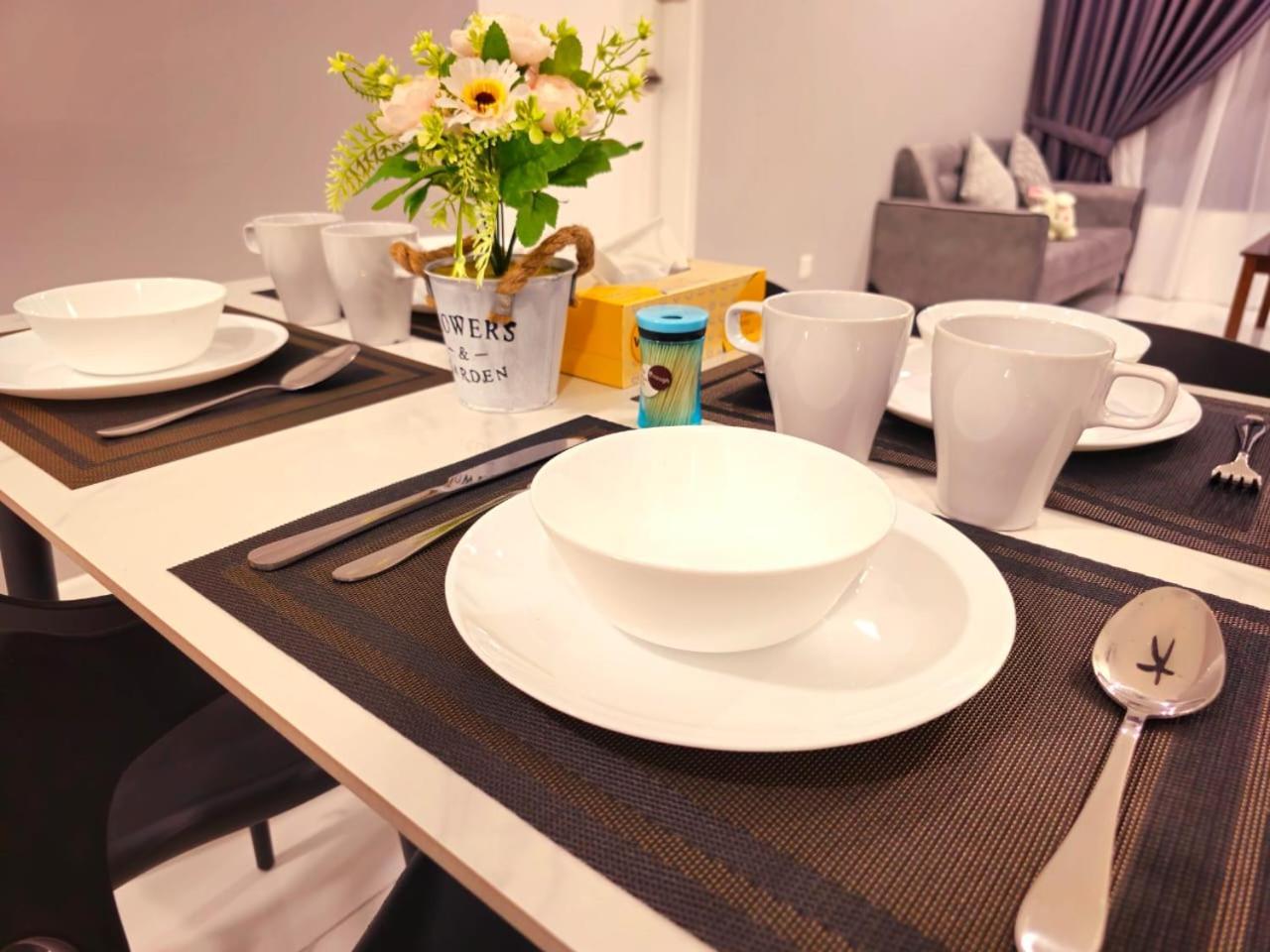 Cubic Botanical 2房1厕舒适与齐全设备适合家庭 Apartemen